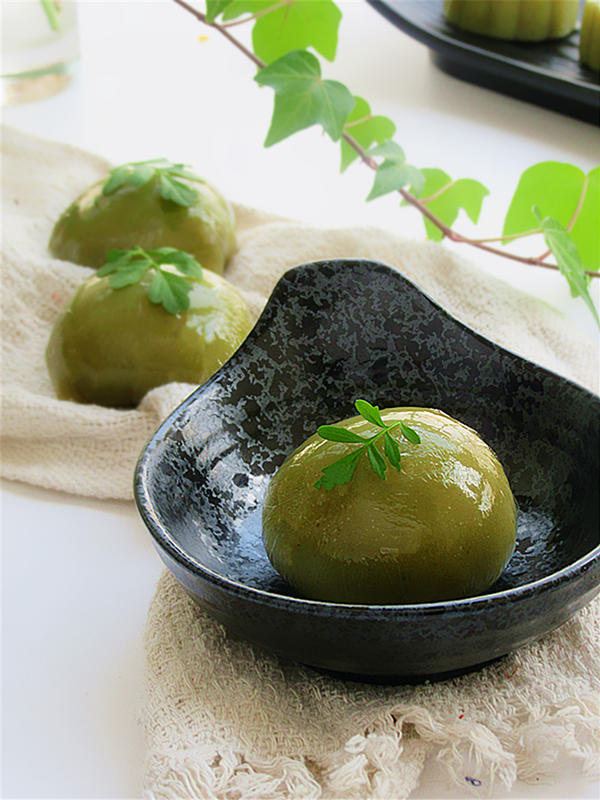 青团的制作方法 中国食品科学技术协会：颜色发黑或过于艳丽青团勿买