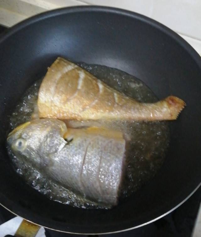 私房红烧黄花鱼，边吃边想念~