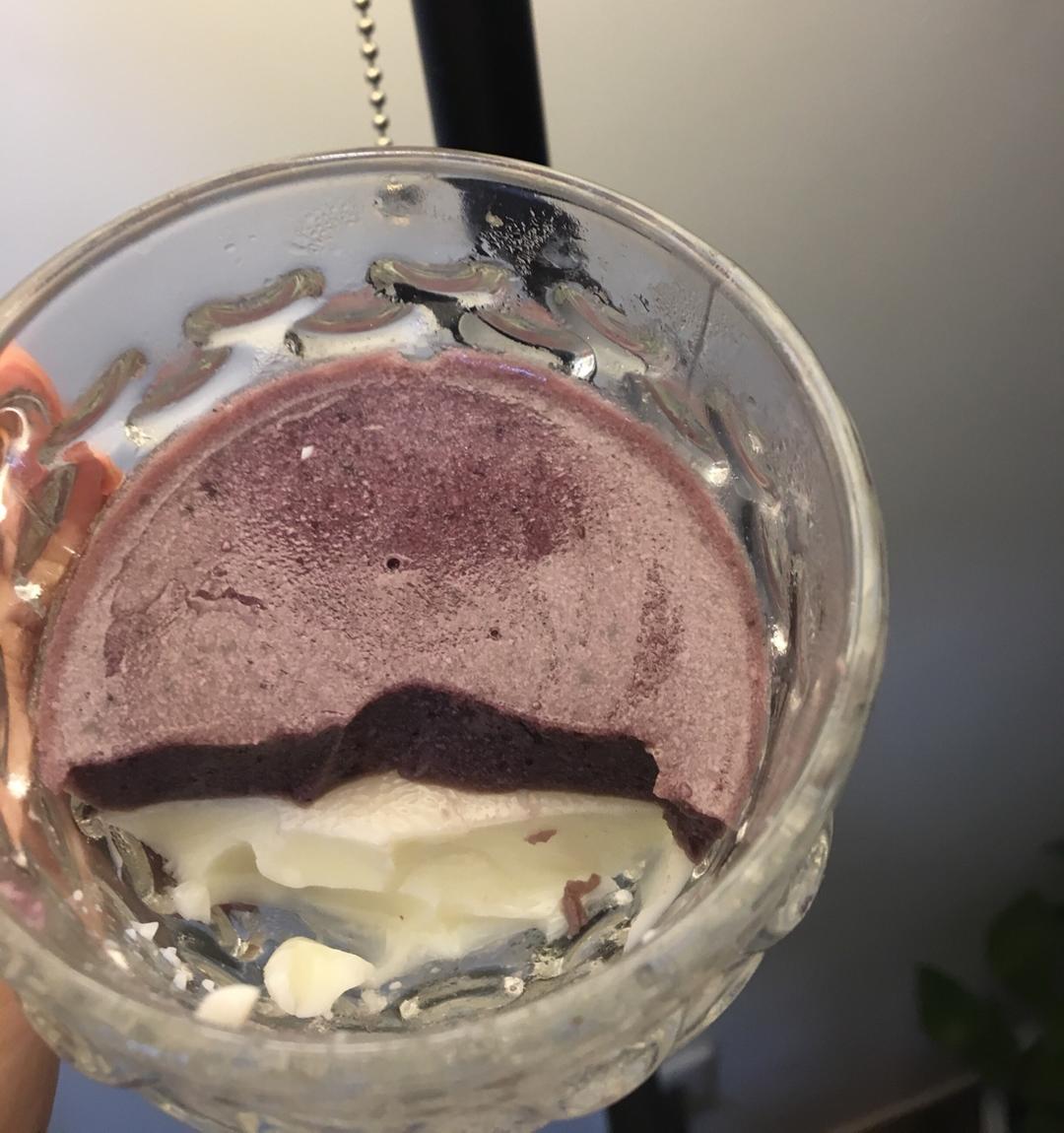 蓝莓牛奶布丁