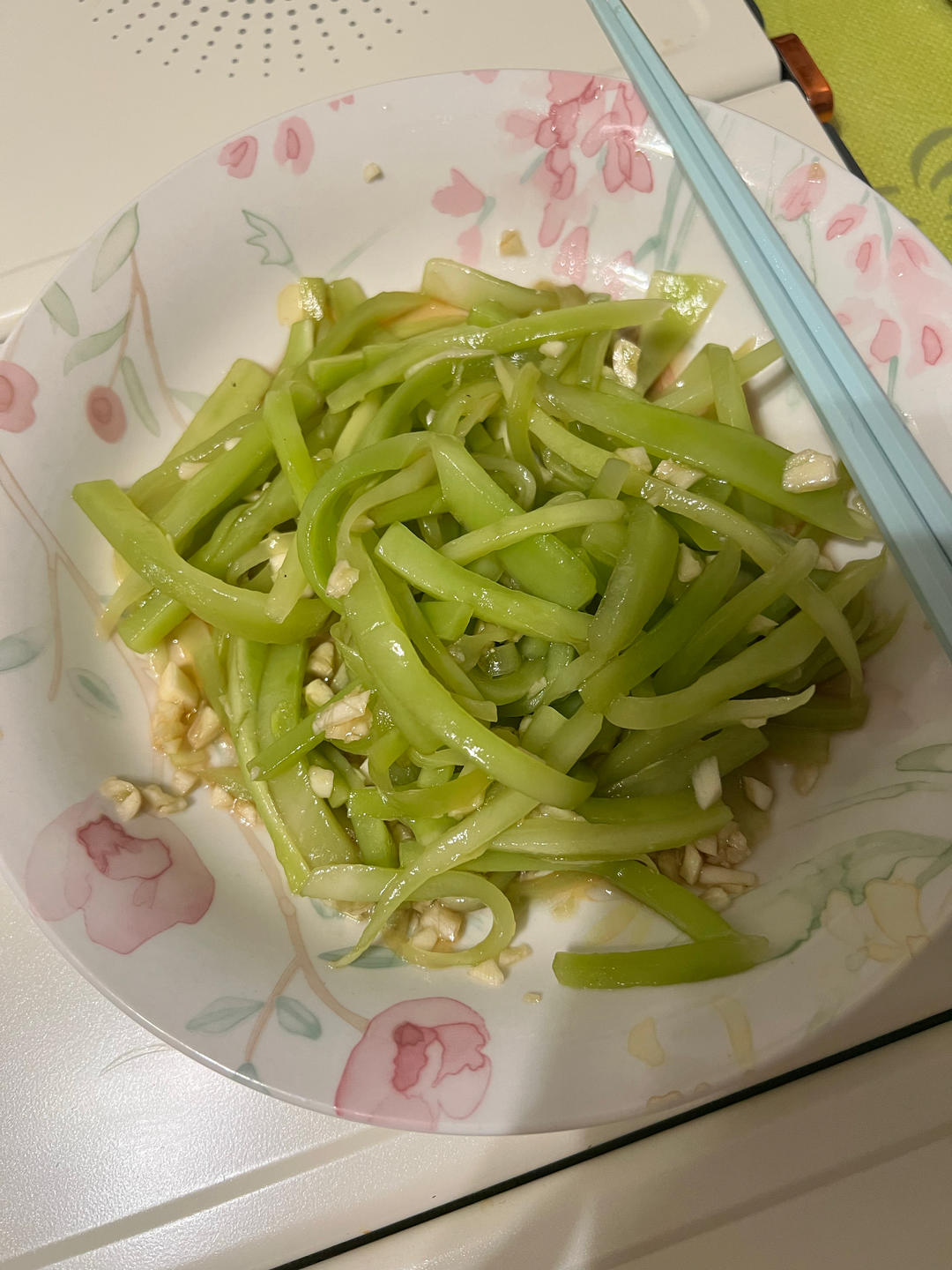 厨师长教你：夏日开胃小菜“凉拌莴笋丝”的家常做法，简单易学赶紧收藏吧