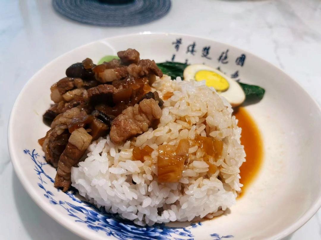 洋葱酥卤肉饭