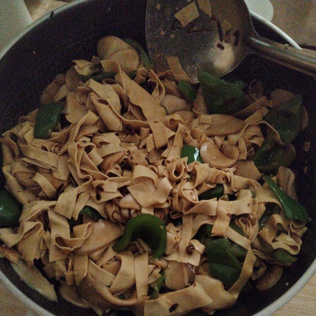 青椒炒豆皮