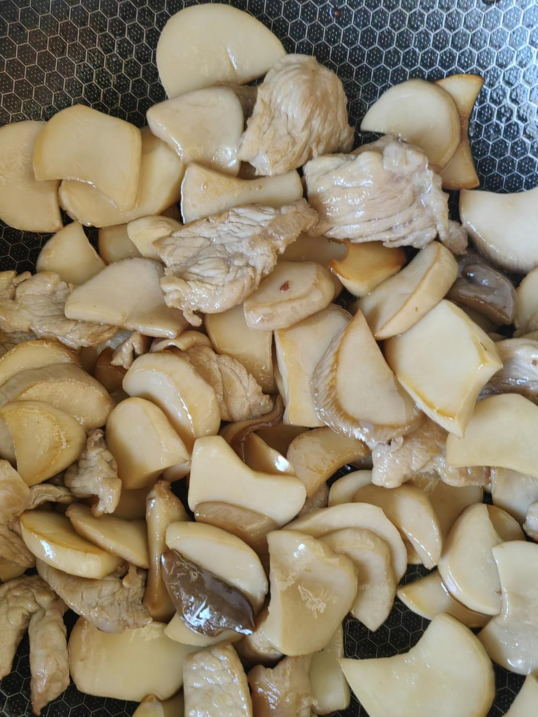 杏鲍菇炒肉的做法