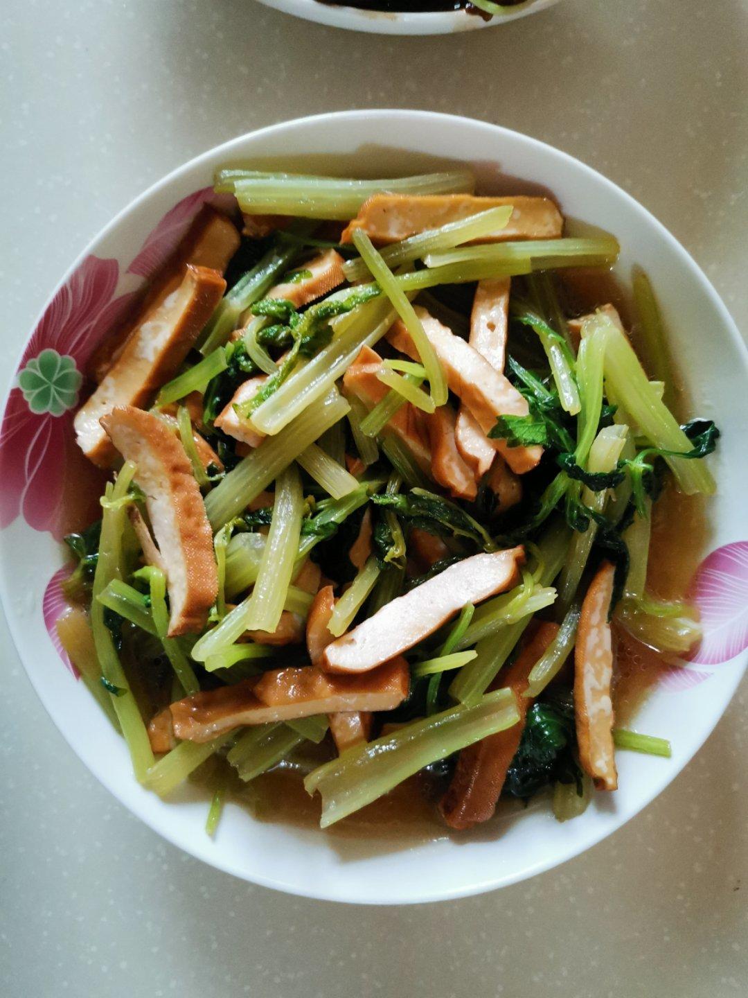 芹菜炒干丝
