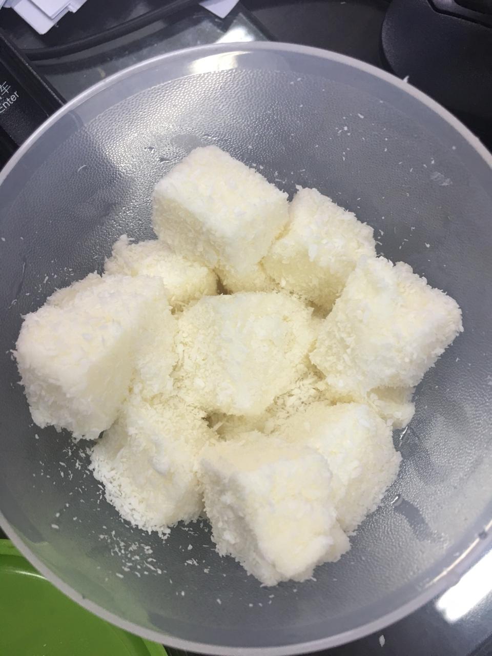 完胜85度C牛奶椰丝小方