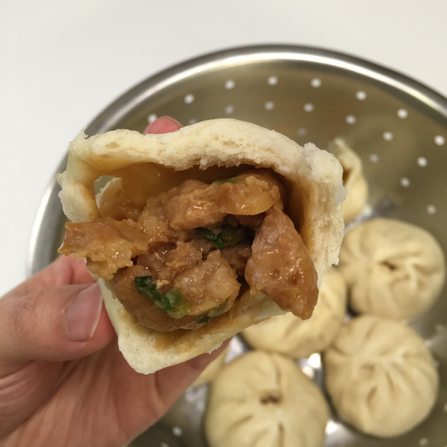 松软多汁的肉包子