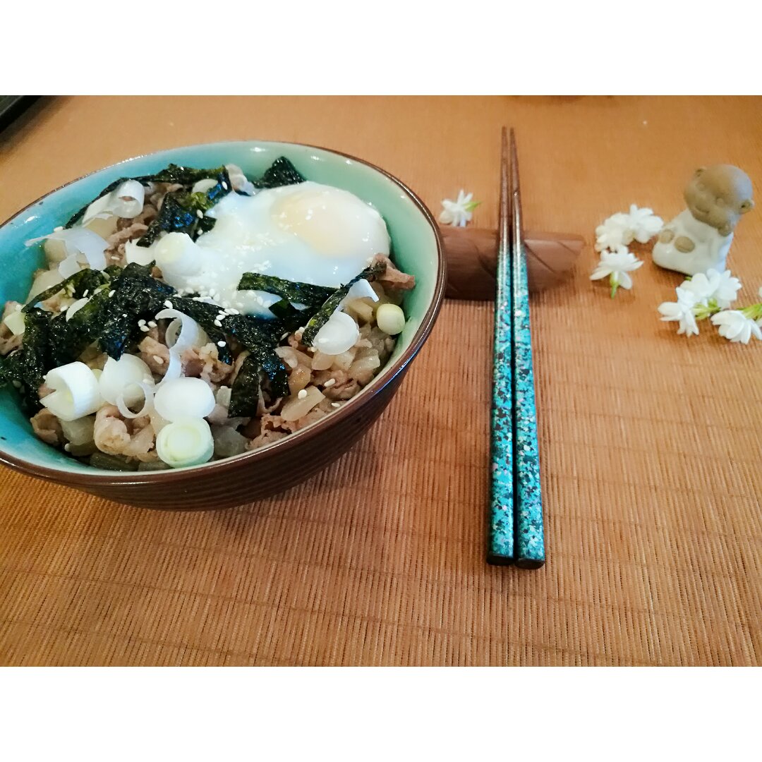 【温泉蛋肥牛盖饭】