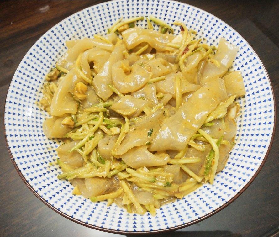 凉拌香辣麻酱拉皮👉解暑开胃，超有食欲