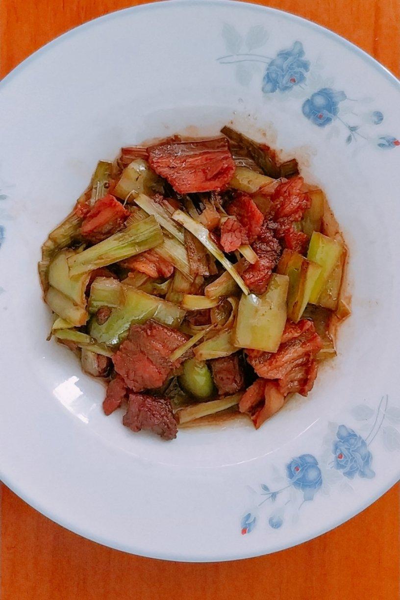青椒干煸五花肉