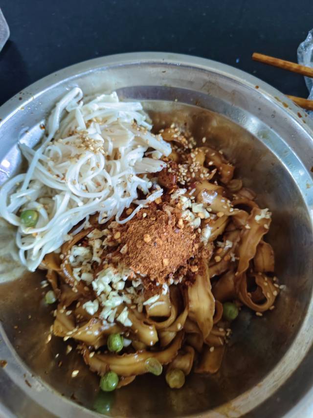 十分钟就能吃上的超简单油泼面