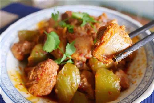 懒人版本的莴笋烧排骨~