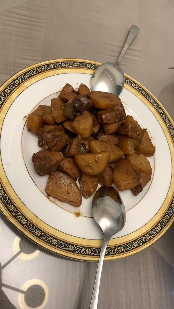 红烧鸡块炖土豆