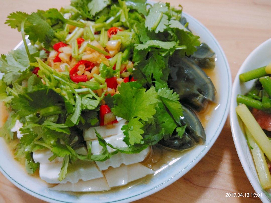 双椒拌皮蛋豆腐