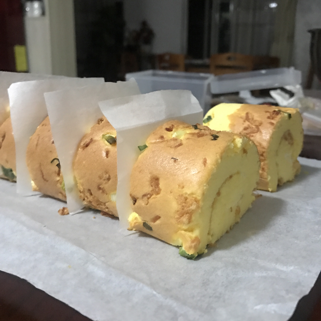 香葱肉松蛋糕卷（这是一个步骤超级详细的视频菜谱）