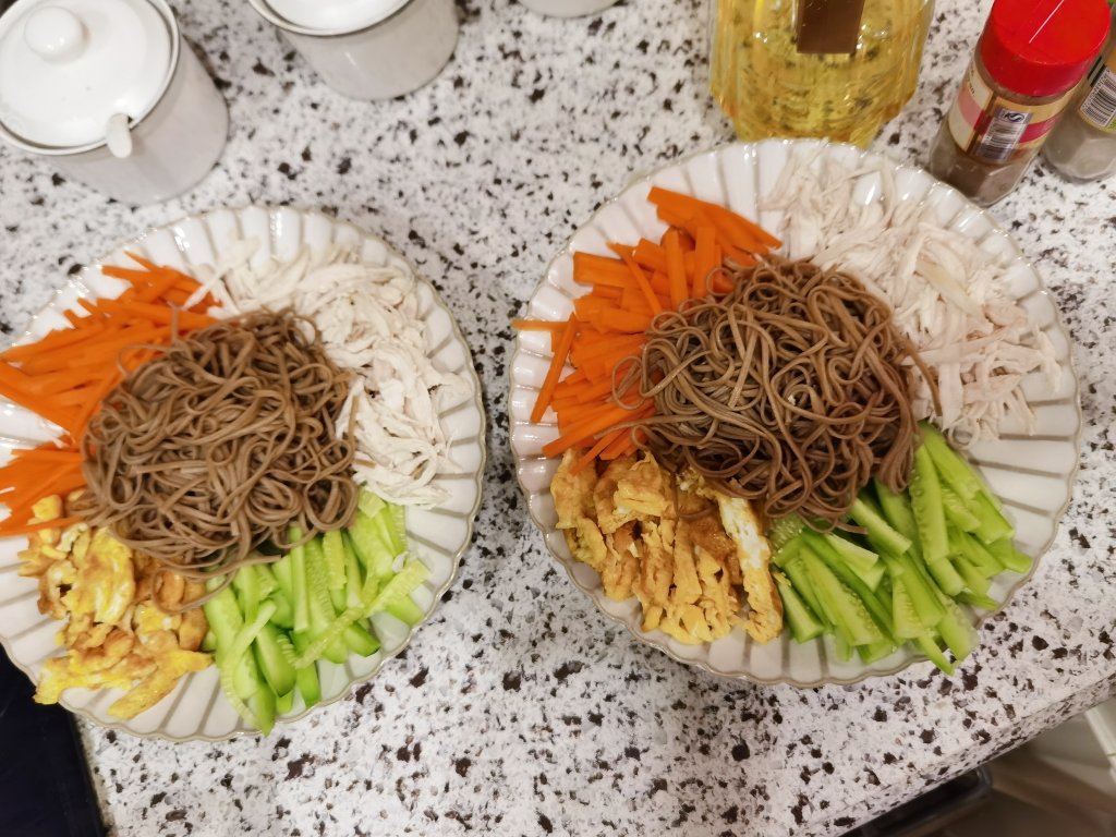 ㊙️减脂食谱|清爽营养低卡|凉拌鸡丝荞麦面