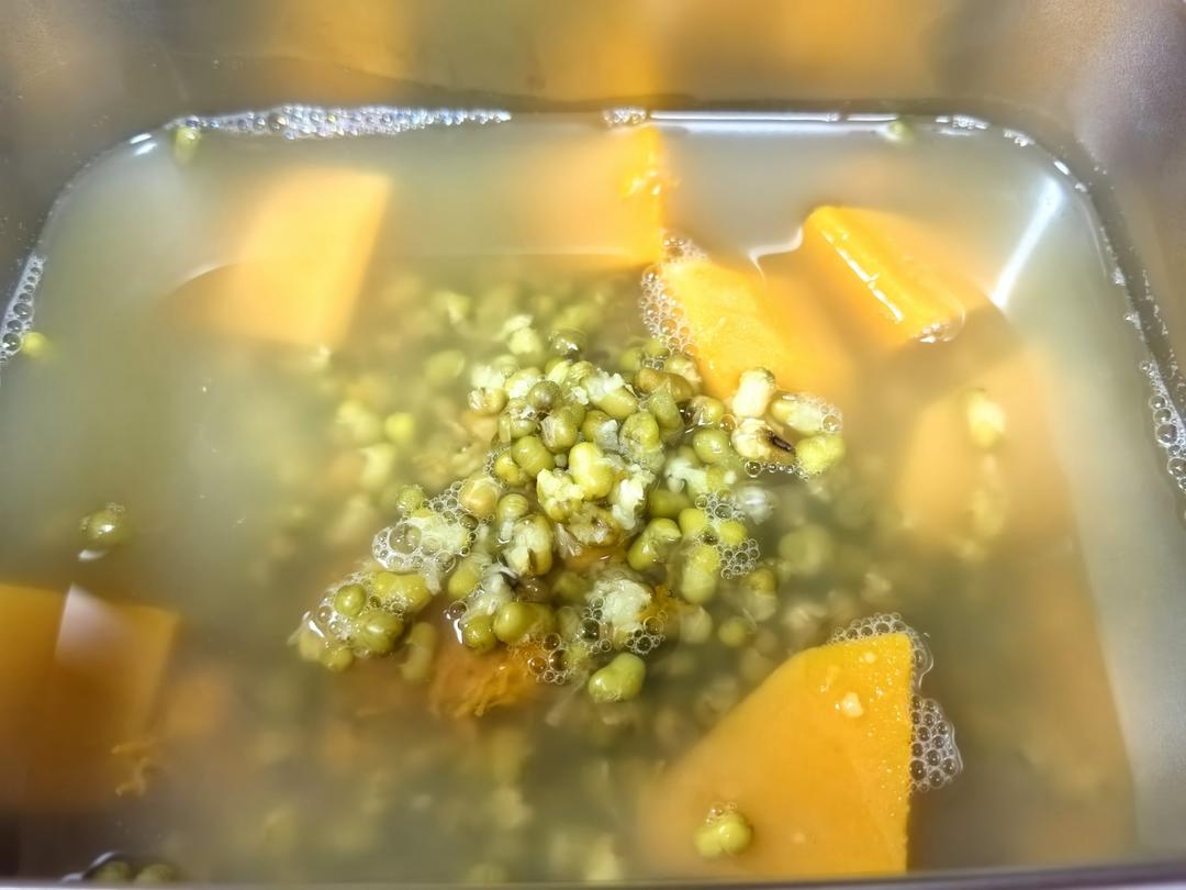 夏日冰冰凉-南瓜绿豆汤