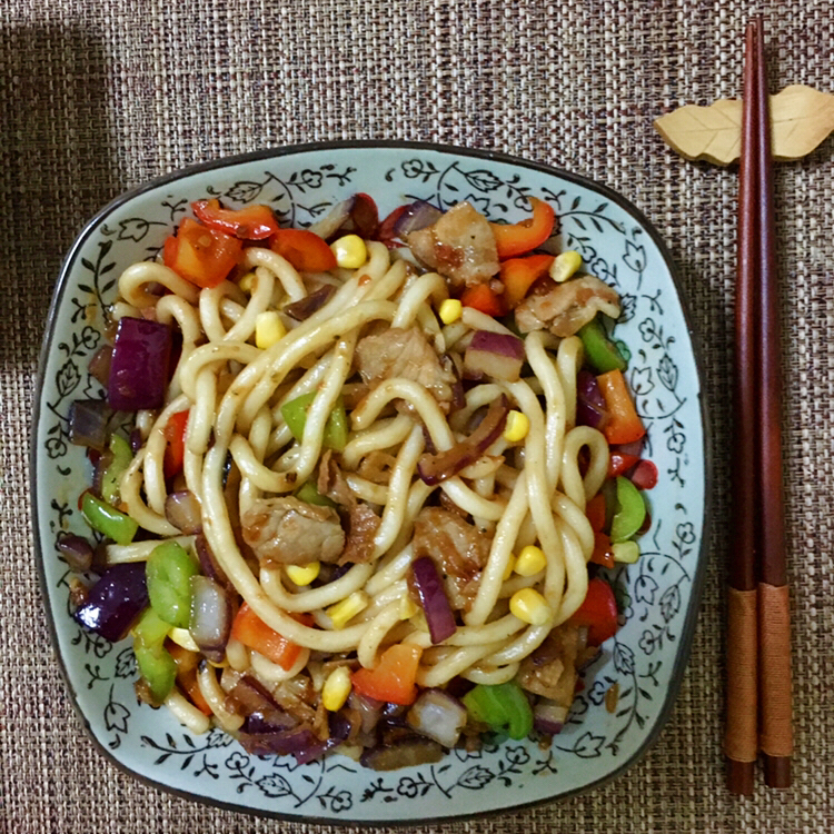 黑椒猪肉炒乌冬面