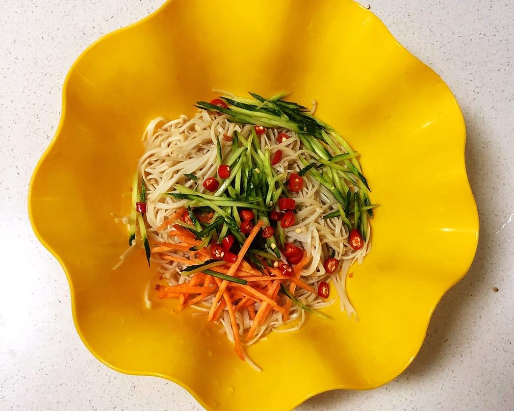 零失误低脂凉拌金针菇的做法 步骤3