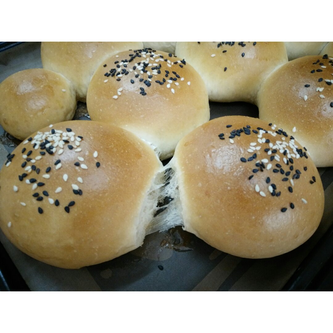 大人小孩都爱不释口的【蜂蜜牛奶小餐包】