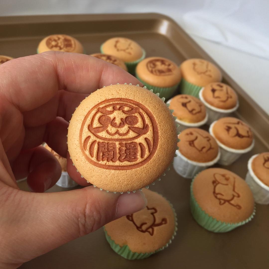 不皱不裂圆润饱满原味戚风纸杯蛋糕