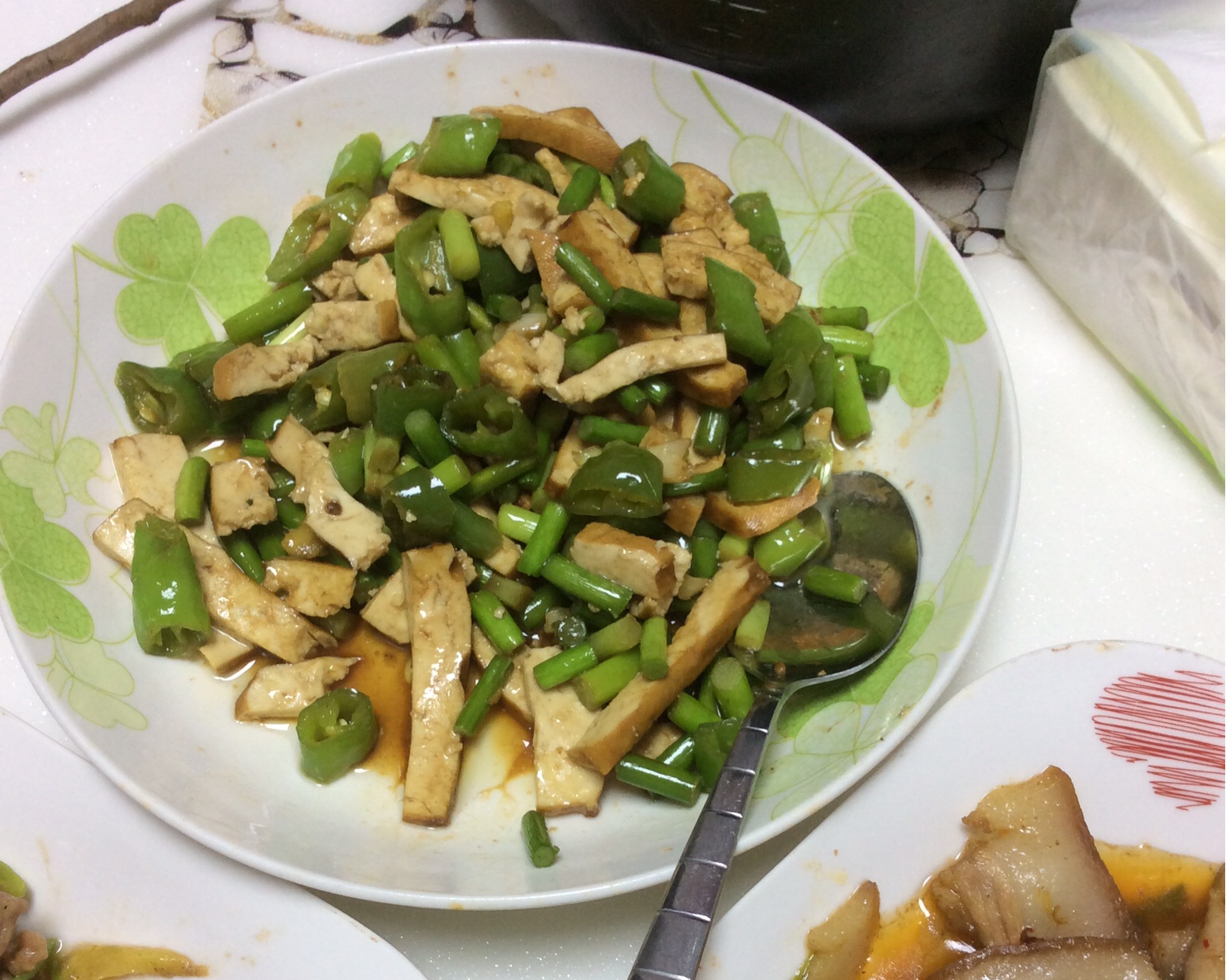 下饭菜—蒜苔香干的做法