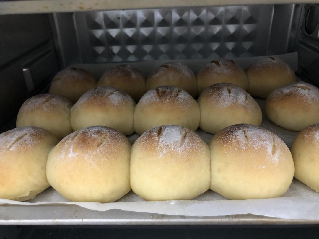 一次发酵，松软拉丝的牛奶小餐包