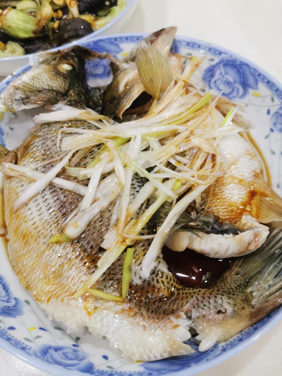 蒸鲈鱼