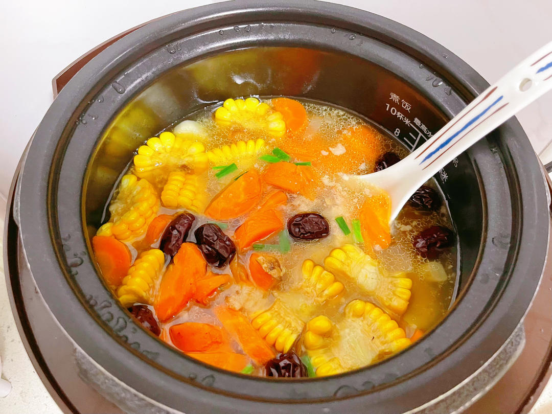 连吃三碗的玉米山药排骨汤