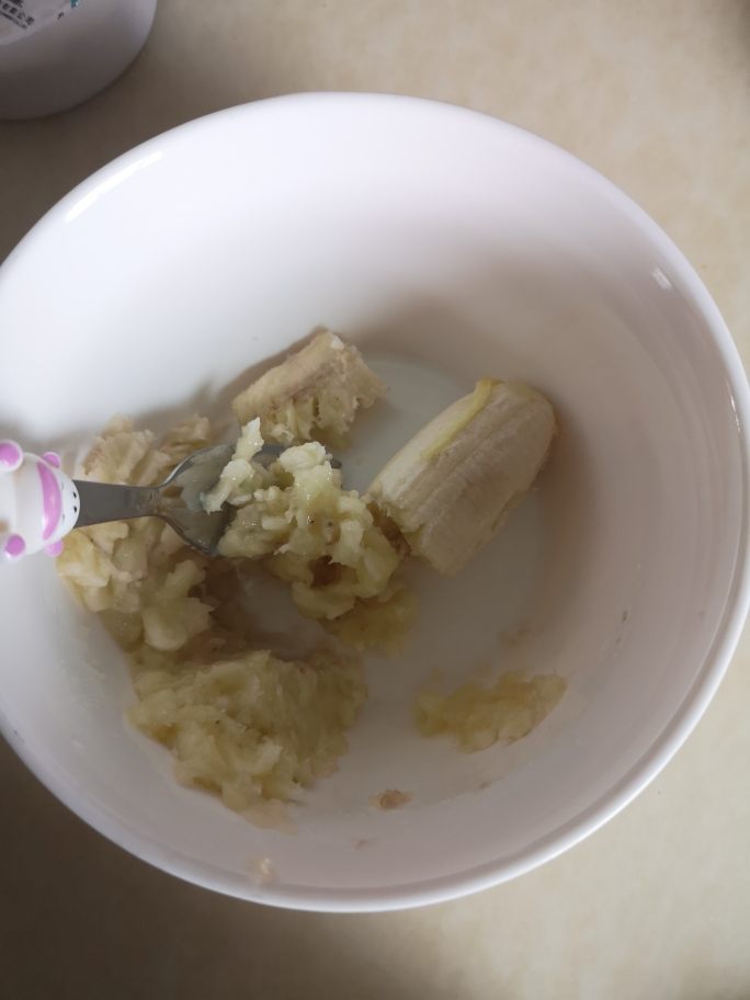 快手低卡香蕉酸奶鸡蛋饼（标有热量）的做法 步骤1