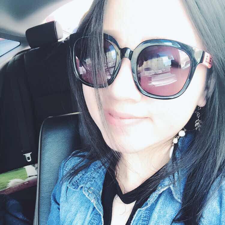 爱面包的大姑娘