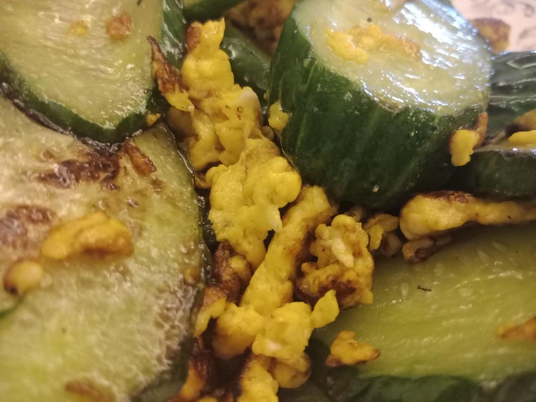 黄瓜炒鸡蛋（内附菱形切法）