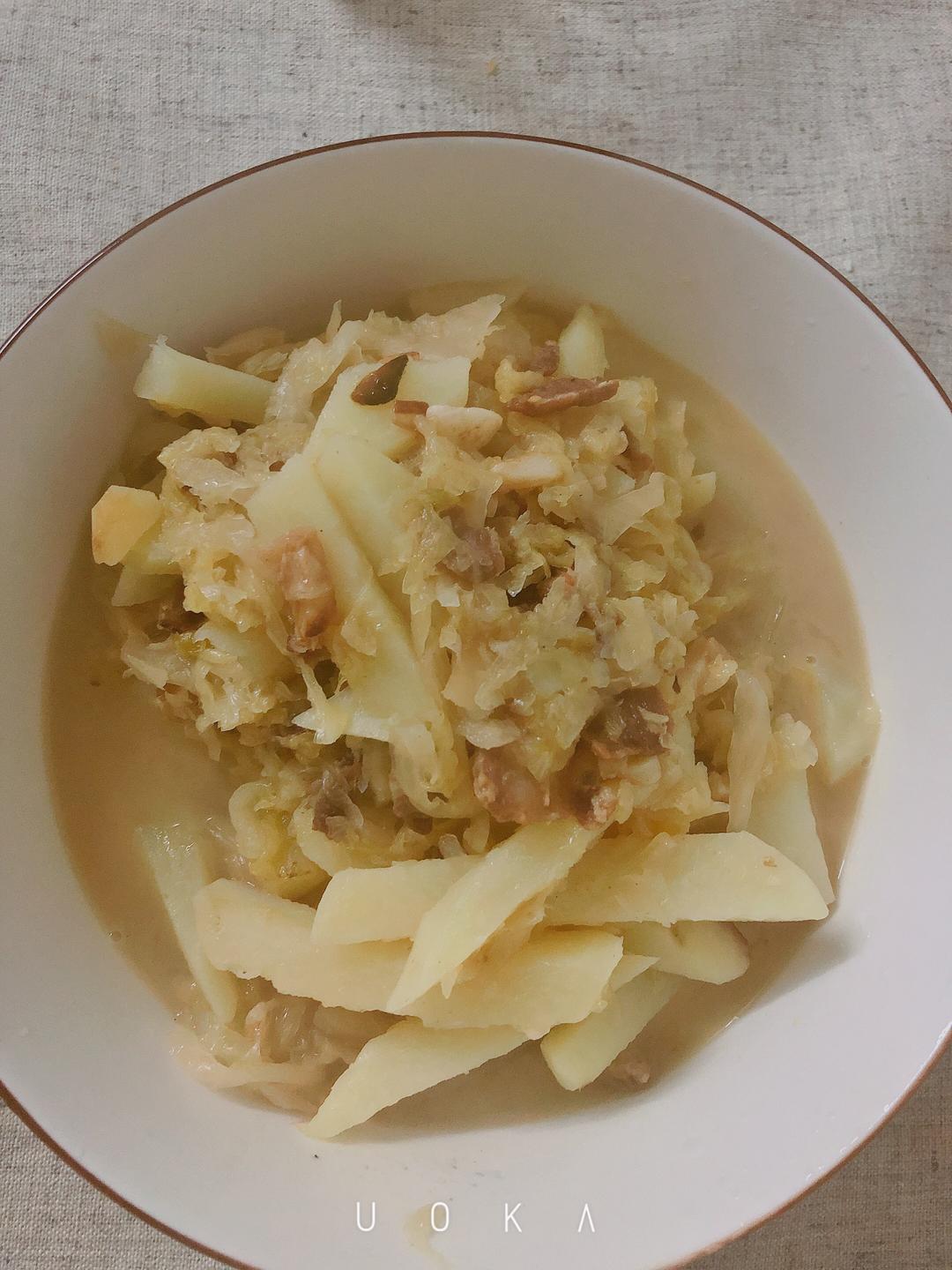 东北人做的东北土豆炖酸菜的做法