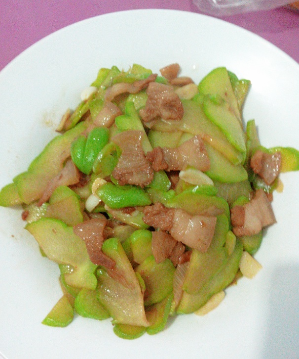 子晨妈妈做的佛手瓜炒肉