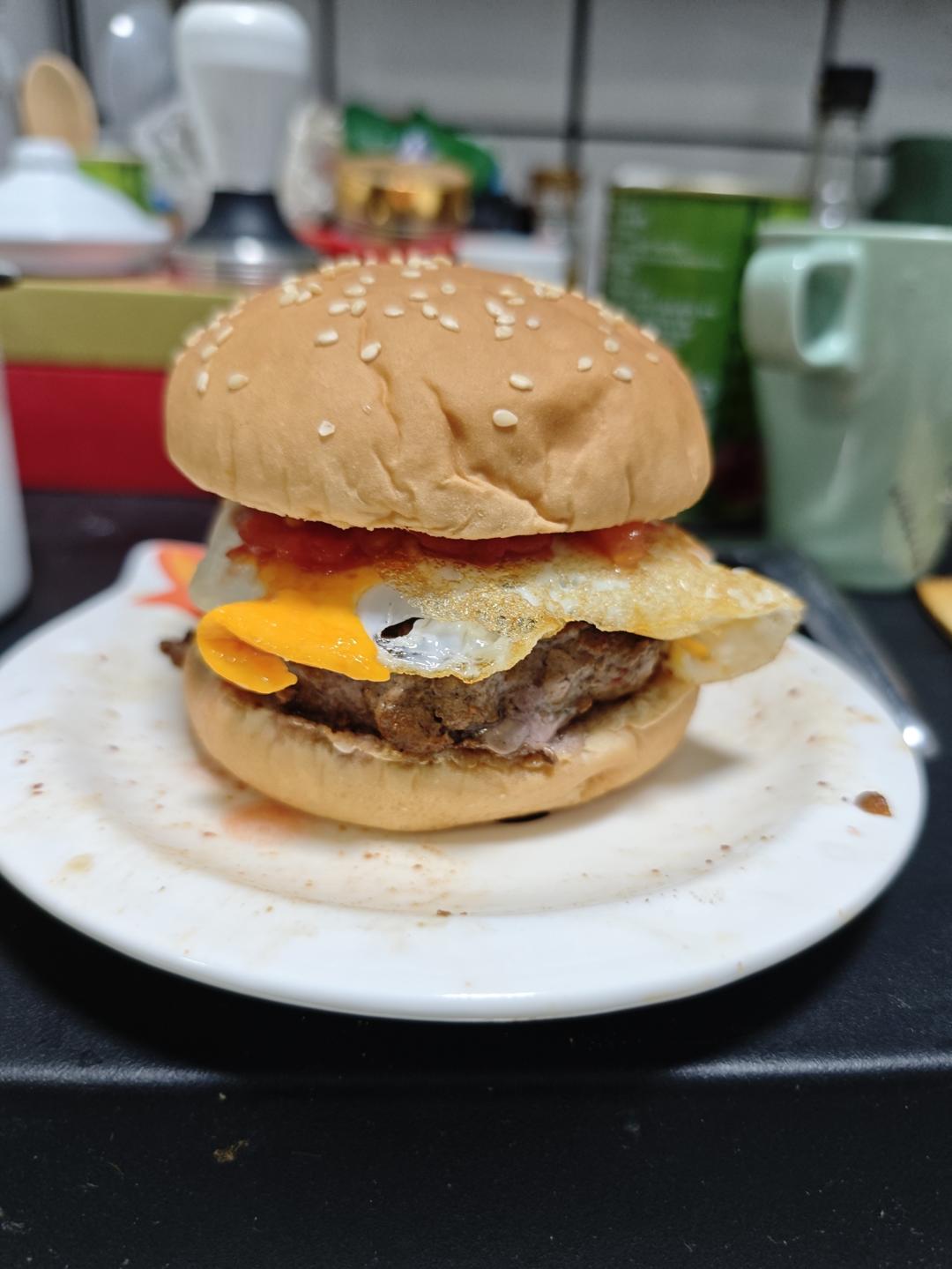 材料简便的牛肉汉堡