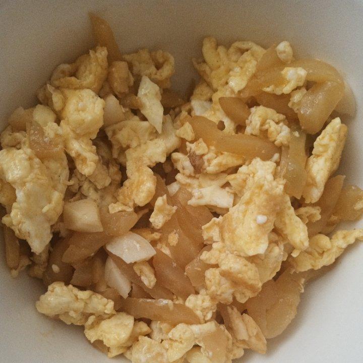 干掉三碗米饭的榨菜炒鸡蛋