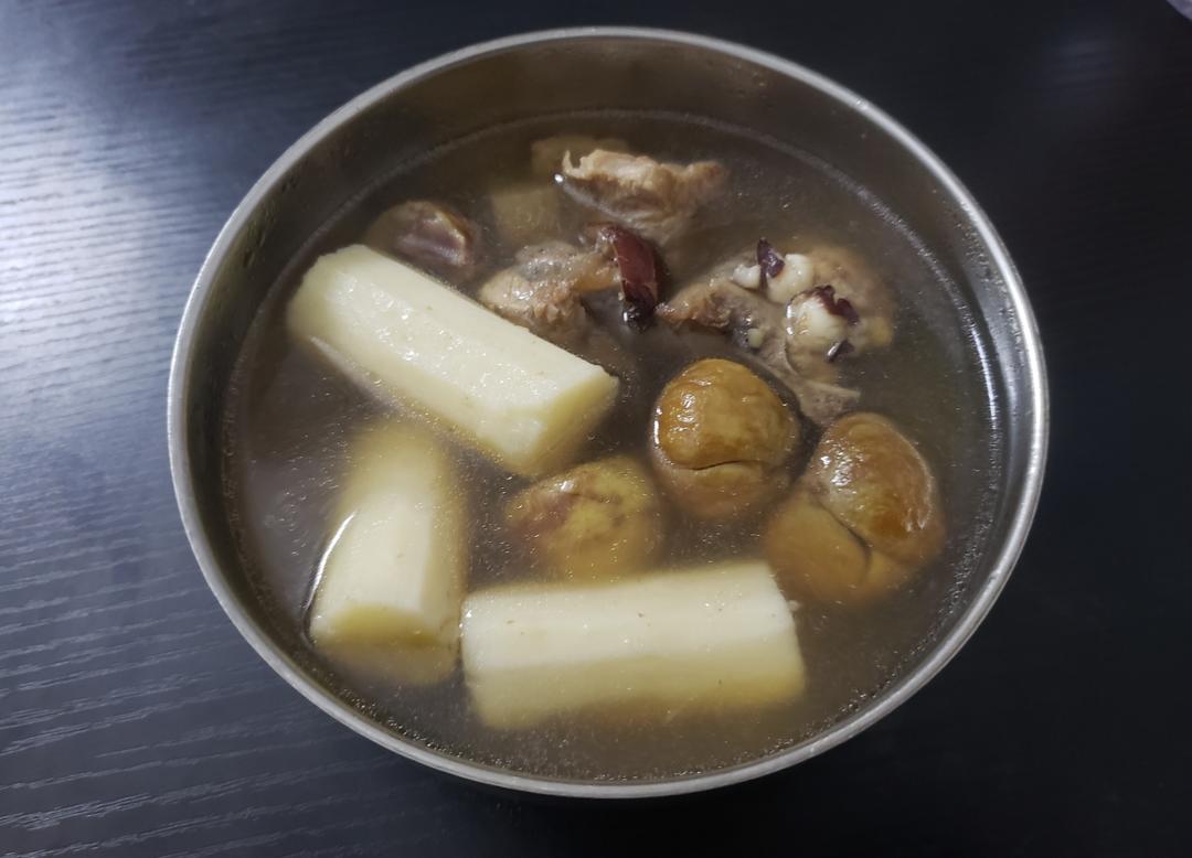 健脾祛湿 板栗山药骨头汤