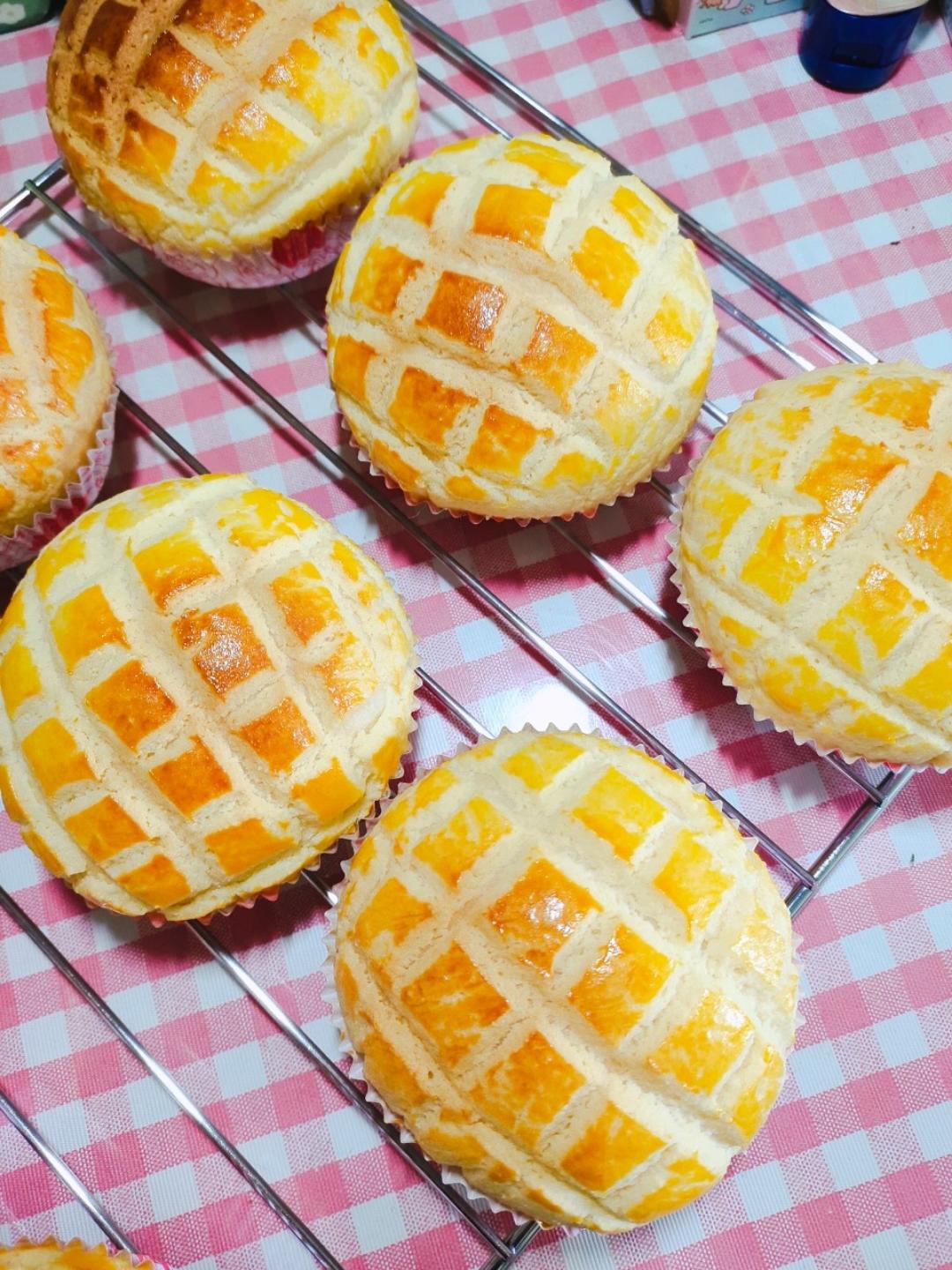 好吃到炸裂的港式菠萝包（附带制作酥皮的小视频）