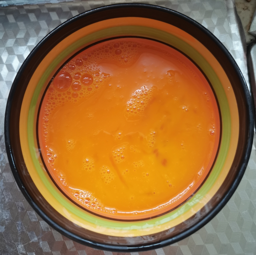 鲜香的豌豆炒鸡蛋的做法 步骤2