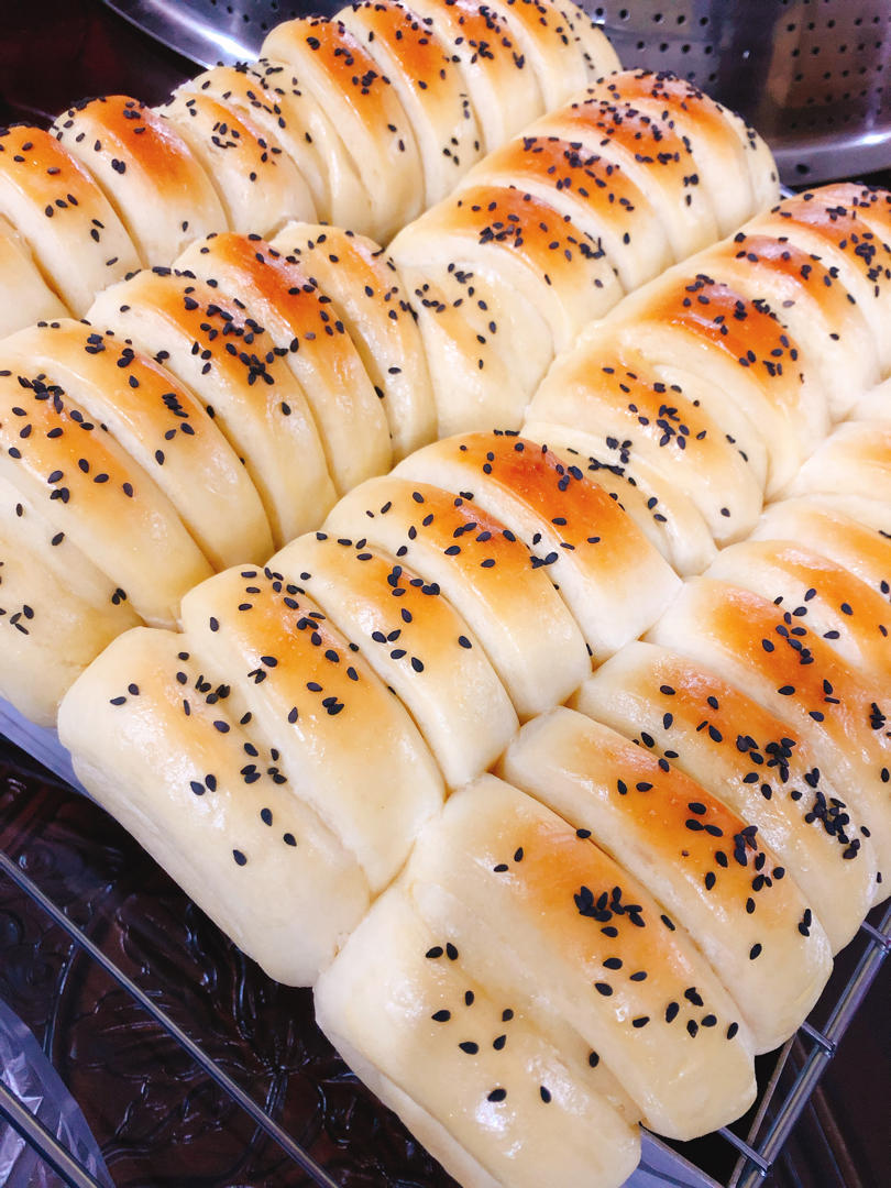 超级简单的豆沙排包｜面包