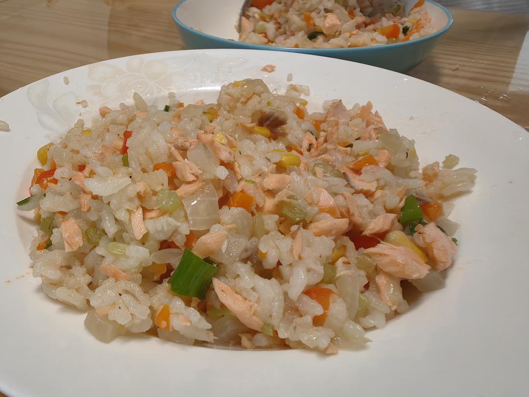 低脂三文鱼炒饭