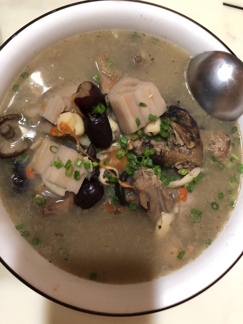 莲藕炖鸡汤
