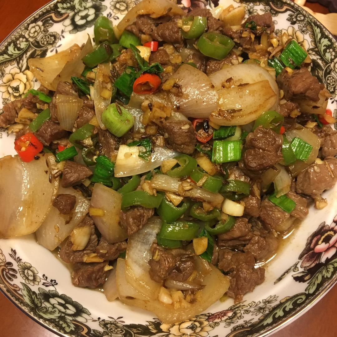 孜然洋葱炒牛肉粒