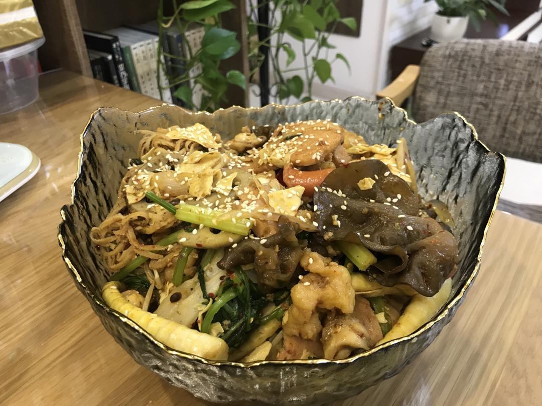 厨师长教你：“麻辣香锅”的正宗做法，看得口水直流 ！