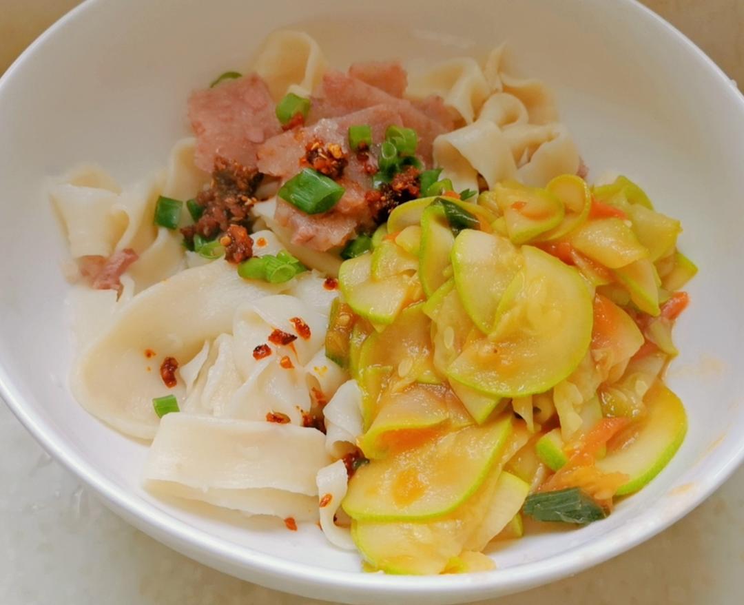 油泼扯面这样做最方便
