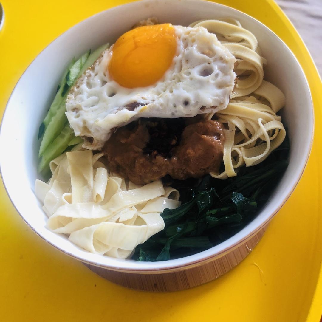 厨师长教你“四川凉面”的做法，地道的川味小吃，先收藏起来咯