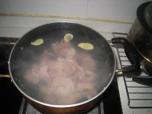 祛湿润肺瘦肉汤的做法 步骤3