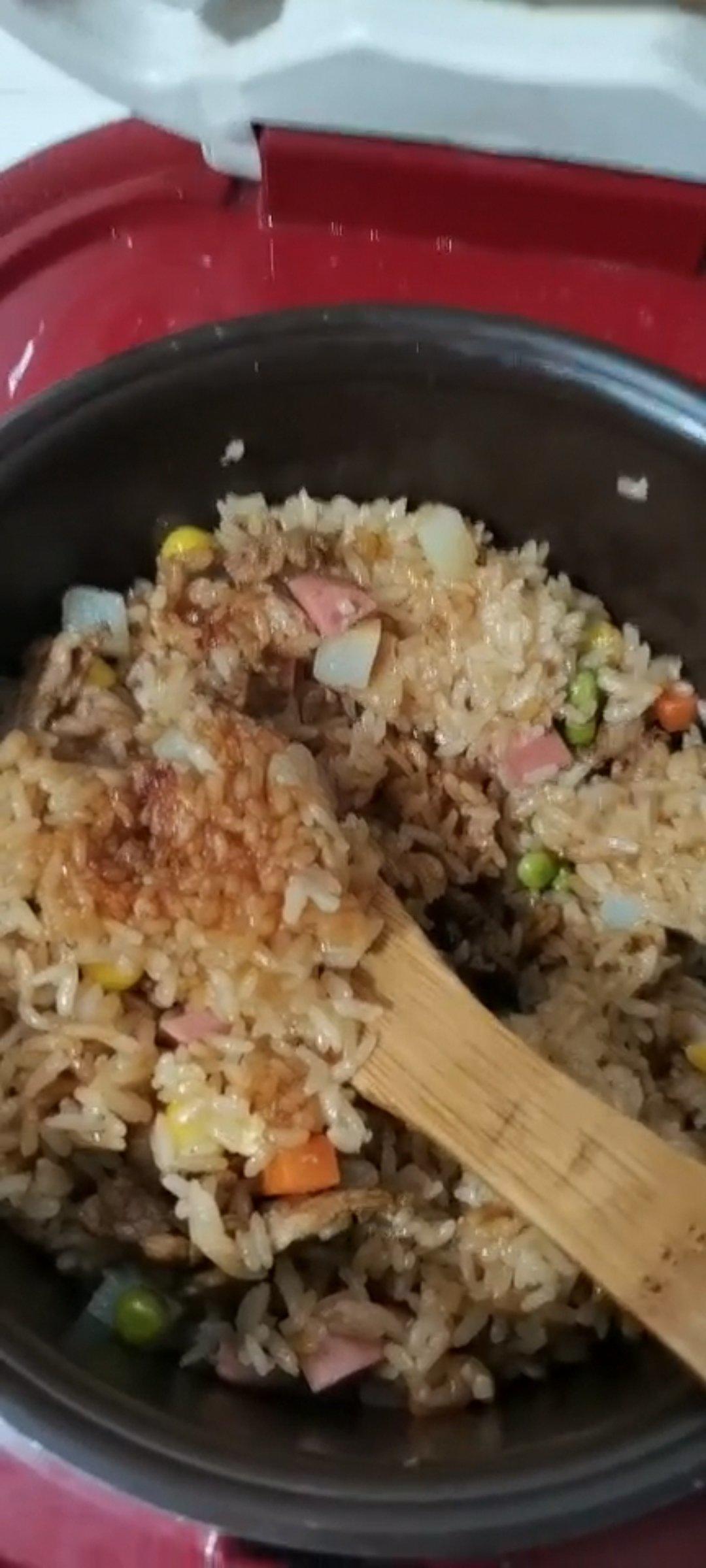懒人电饭锅香肠焖饭/煲仔饭