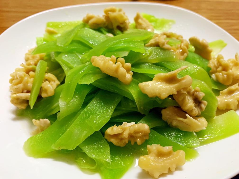 手剥新鲜生核桃（新鲜核桃剥壳大法）