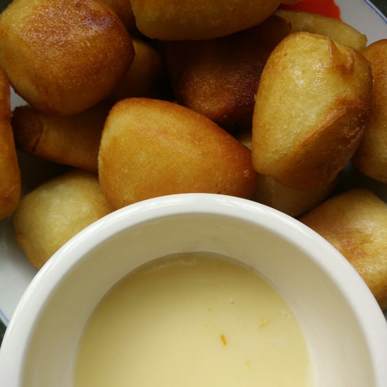 邓易菡做的炼乳油煎小馒头