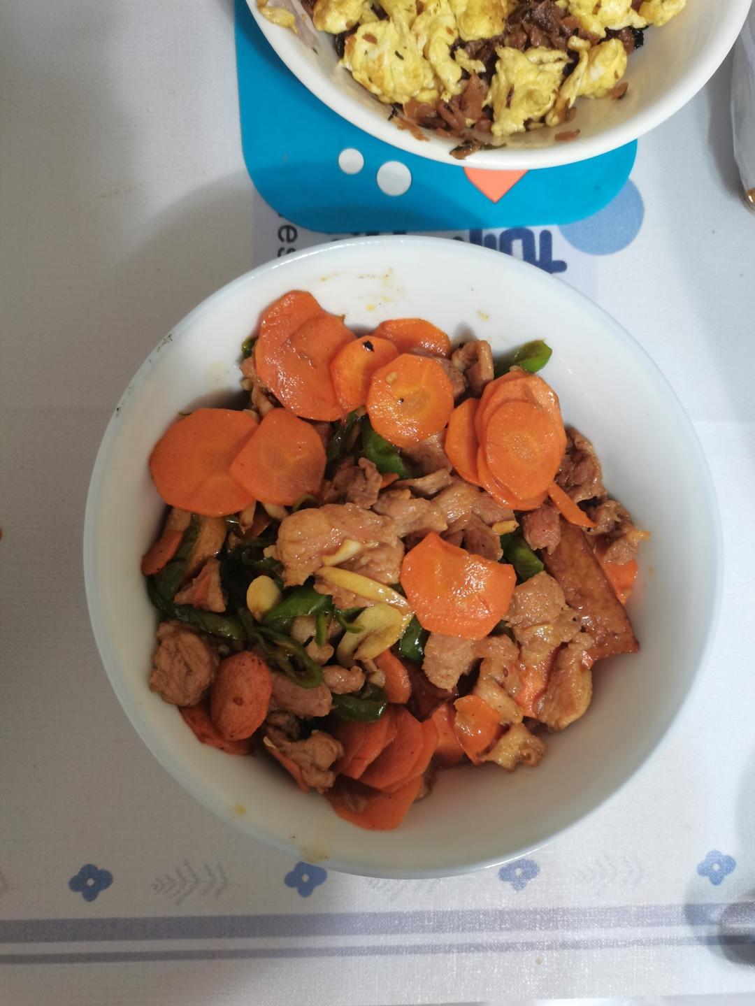 超下饭的胡萝卜炒肉